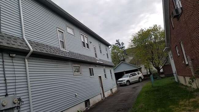 Building Photo - 1056 Washington Ave