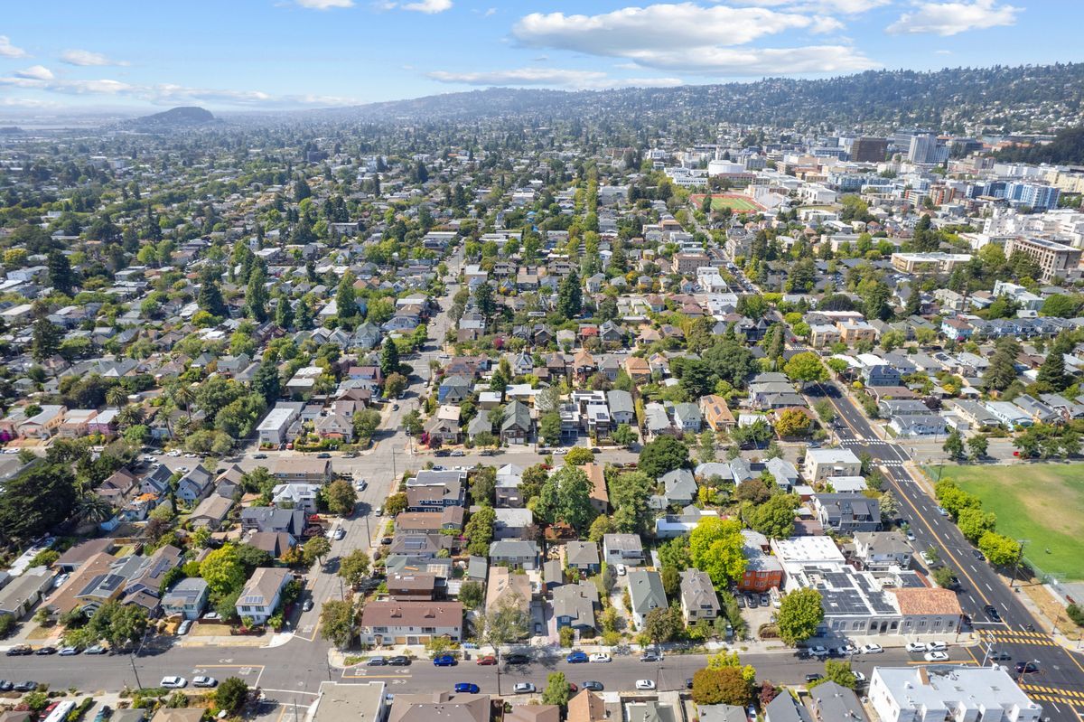 Building Photo - 1816 Carleton St