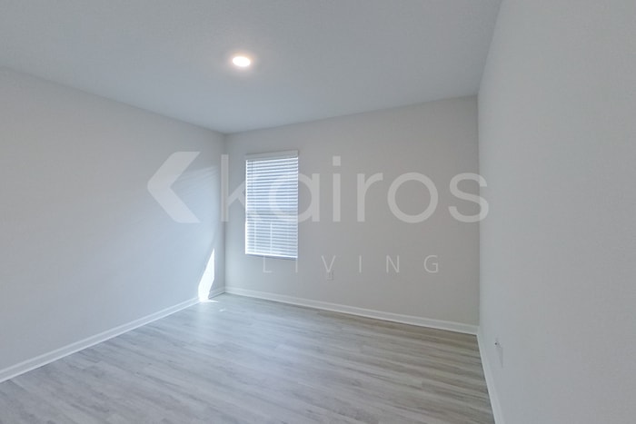 Building Photo - 301 Monarch Ln