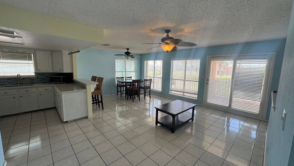 Building Photo - 108 W Capricorn Dr
