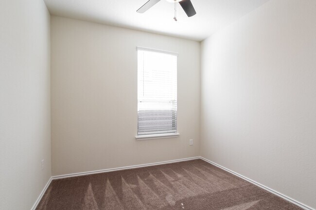 Building Photo - 14715 Sierra Garden Dr