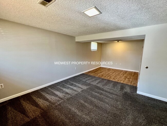 Building Photo - Beautiful home, conveniently located in Bl...