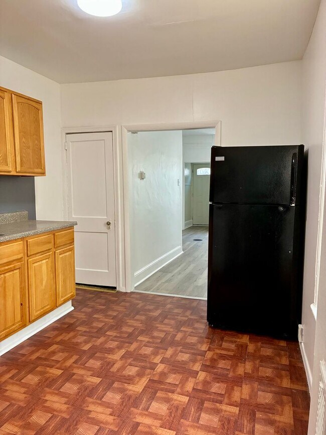 Building Photo - Spacious 3-Bedroom Home in North Philadelphia