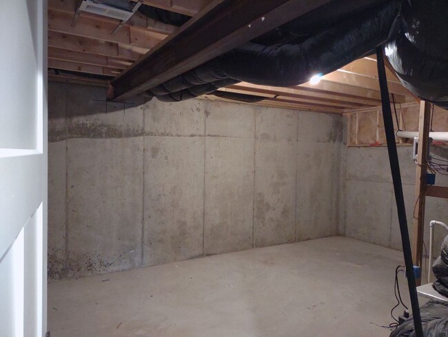 Building Photo - Superlative 6 Bedroom, 5 Bathroom Home in ...