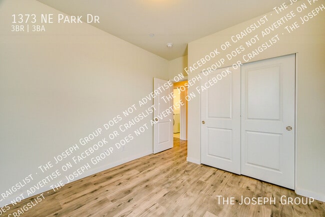 Building Photo - 1373 NE Park Dr