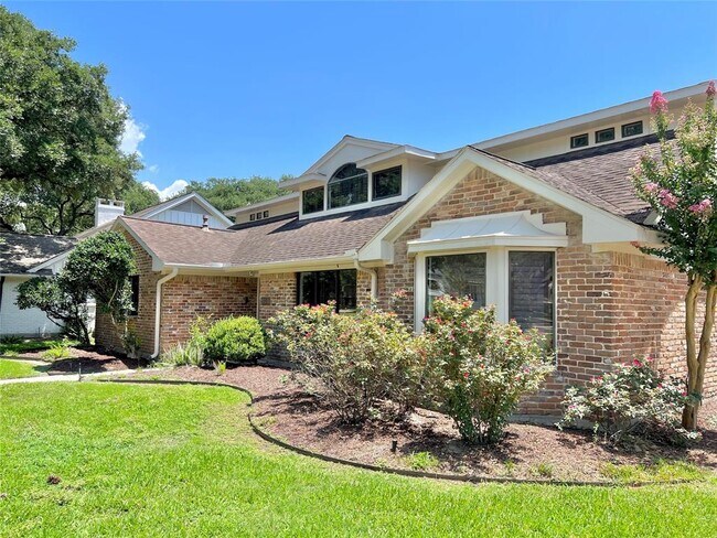 Building Photo - 5135 Braesvalley Dr