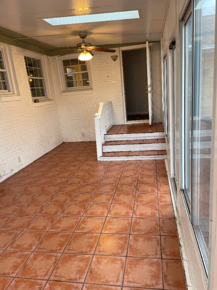 Building Photo - 1205 Pascal Pl