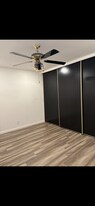 Building Photo - 303 Roundtree Ct