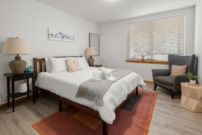 Building Photo - 125 Mountain View Dr