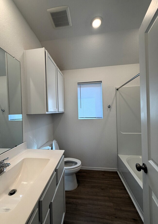 Building Photo - 14242 Walworth Crk Ct