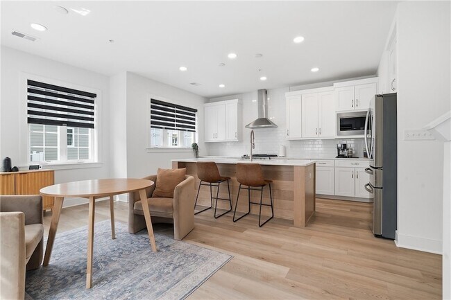 Building Photo - 4009 Cottage Wy