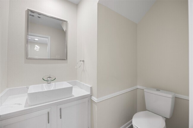 Building Photo - 2668 Bering Dr