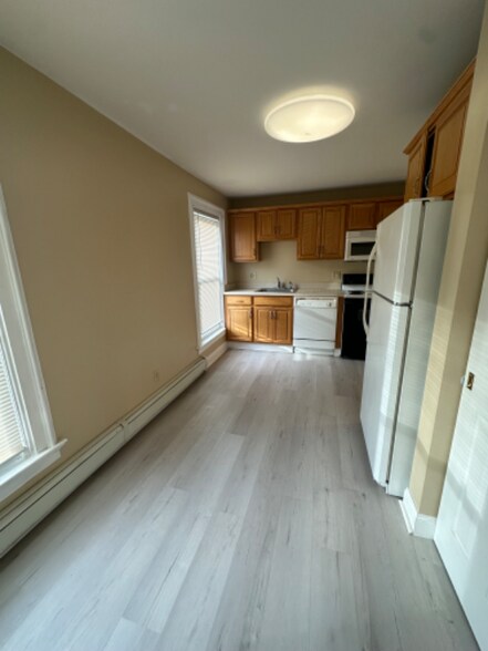 Primary Photo - 22 Grove St