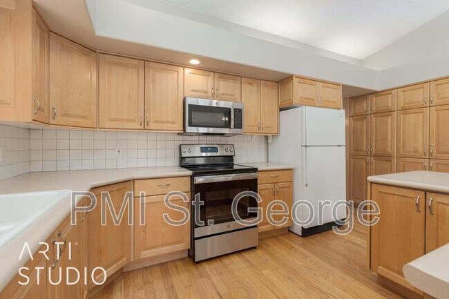 Building Photo - 545 S Valley View Dr