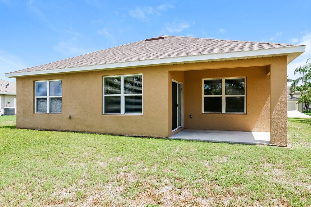 Building Photo - 2002 SE 12th St