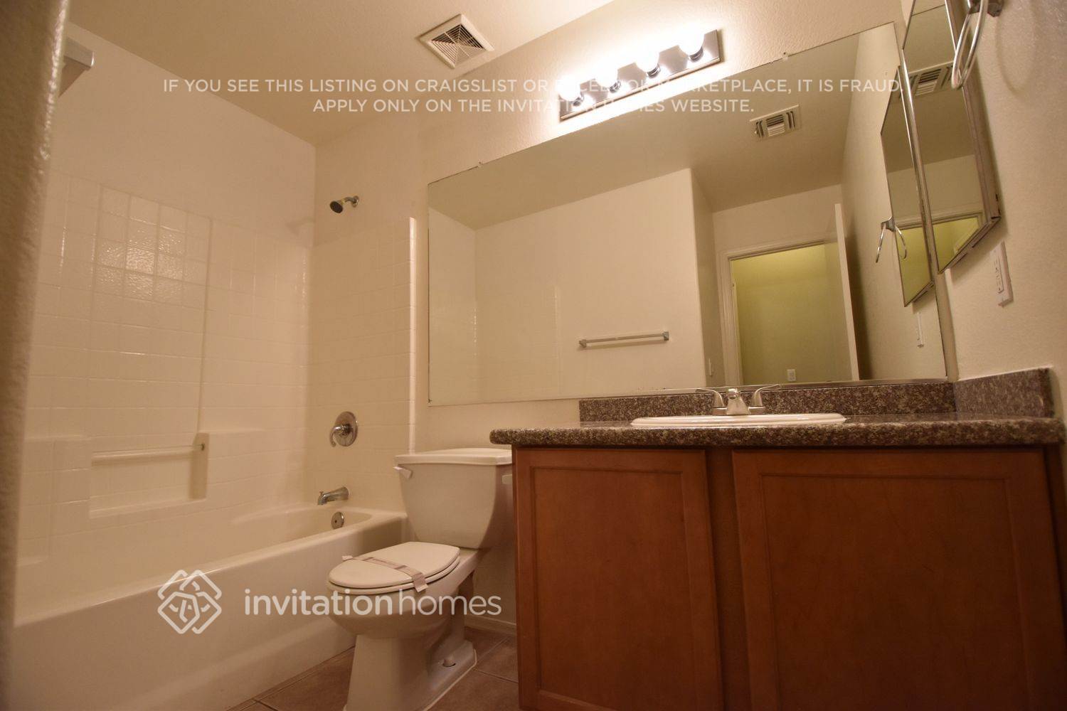 Building Photo - 5409 S 7th Dr