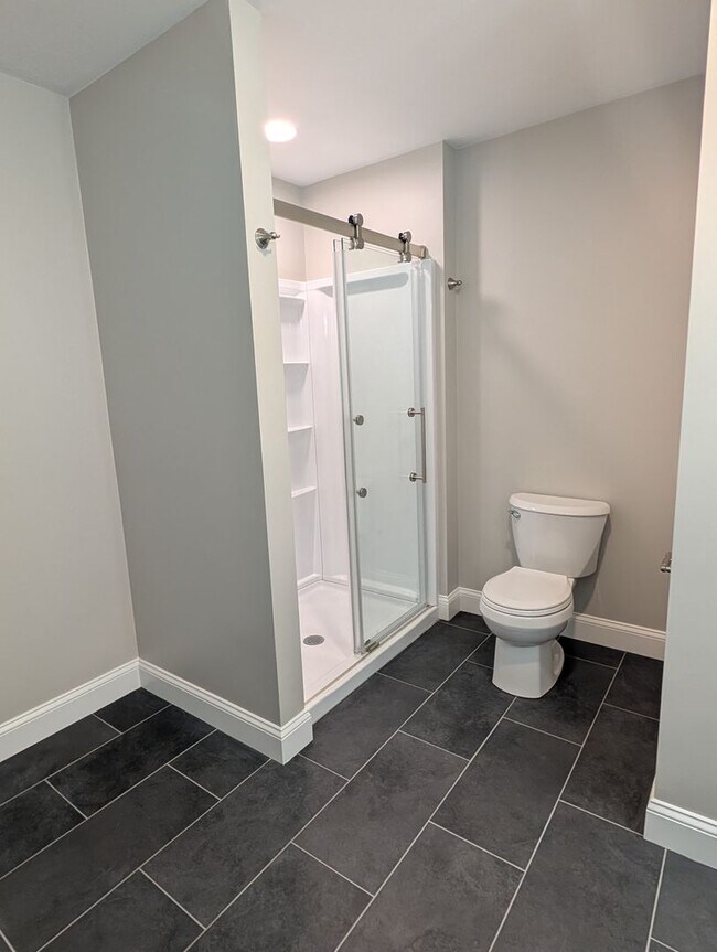 Building Photo - 398 Sutton St