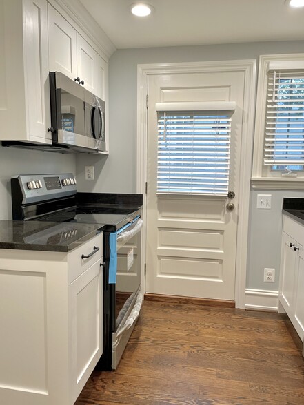 Remodeled kitchen - 1608 Graefield Rd