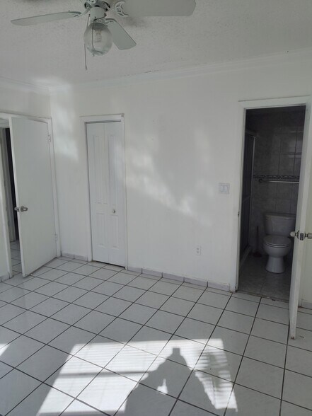 Building Photo - 1605 NE 185th St