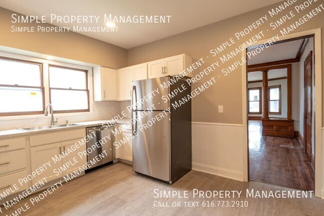 Building Photo - 610 Michigan St NE