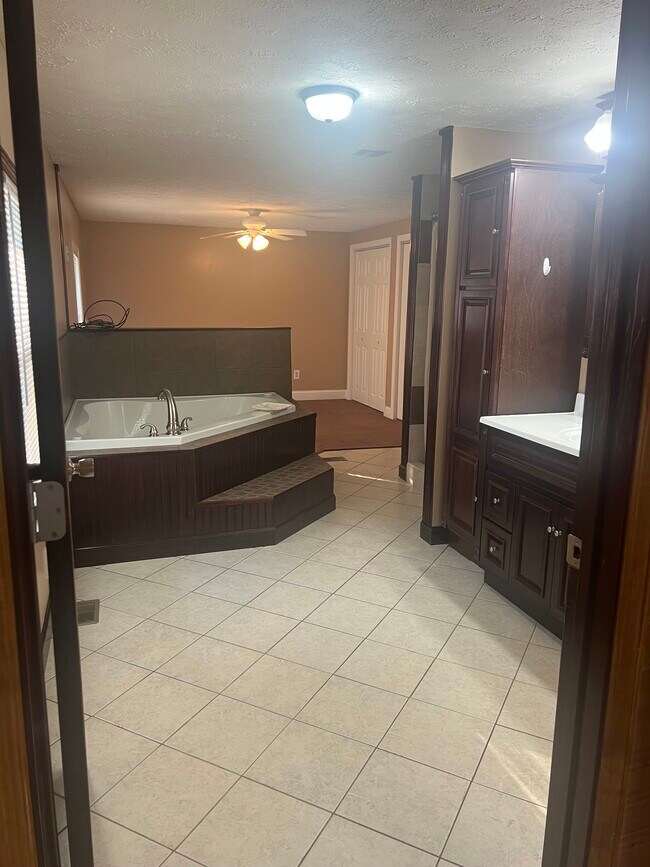 Master Bath/Bedroom - 107 Morgan Run Rd