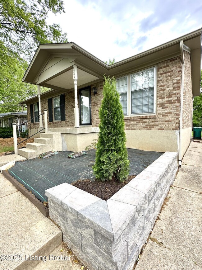 Building Photo - 6203 Lynnchester Dr