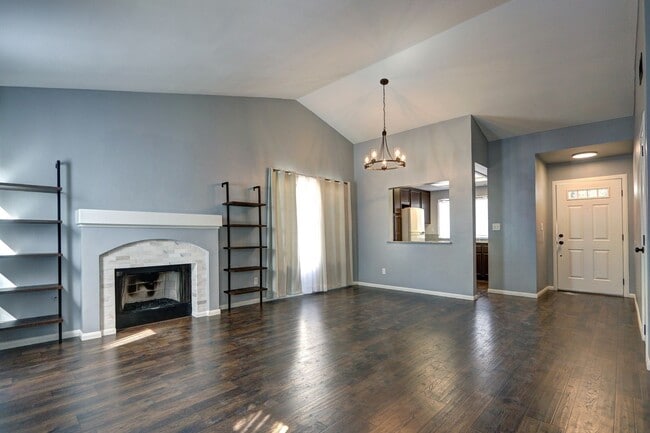 Building Photo - 1521 Desert Ridge Ave