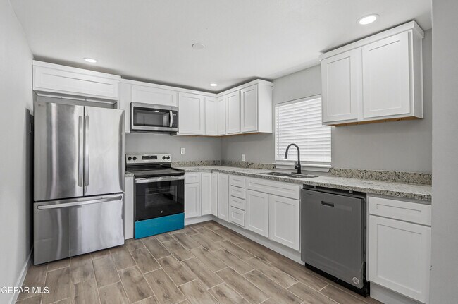 Building Photo - 10752 Mellward Rd