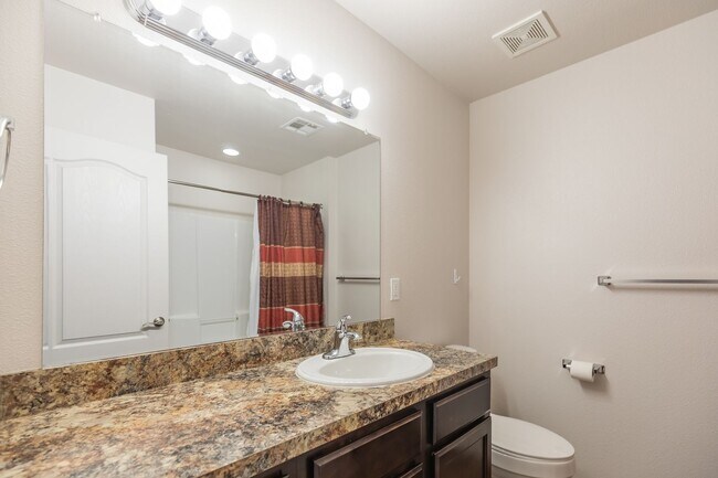 Building Photo - 800 Sherwood Dr