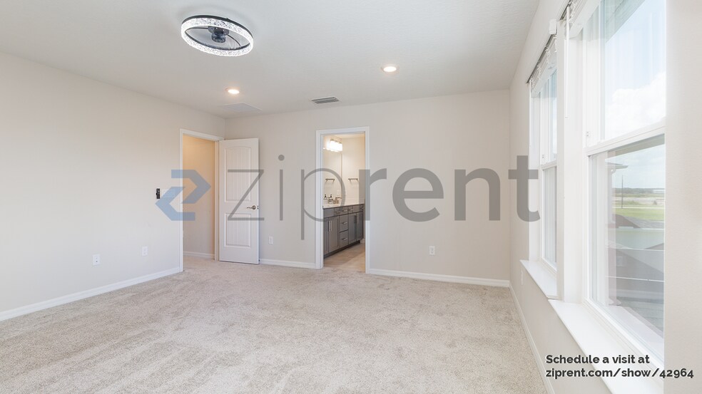 Building Photo - 6636 Willow View Ave
