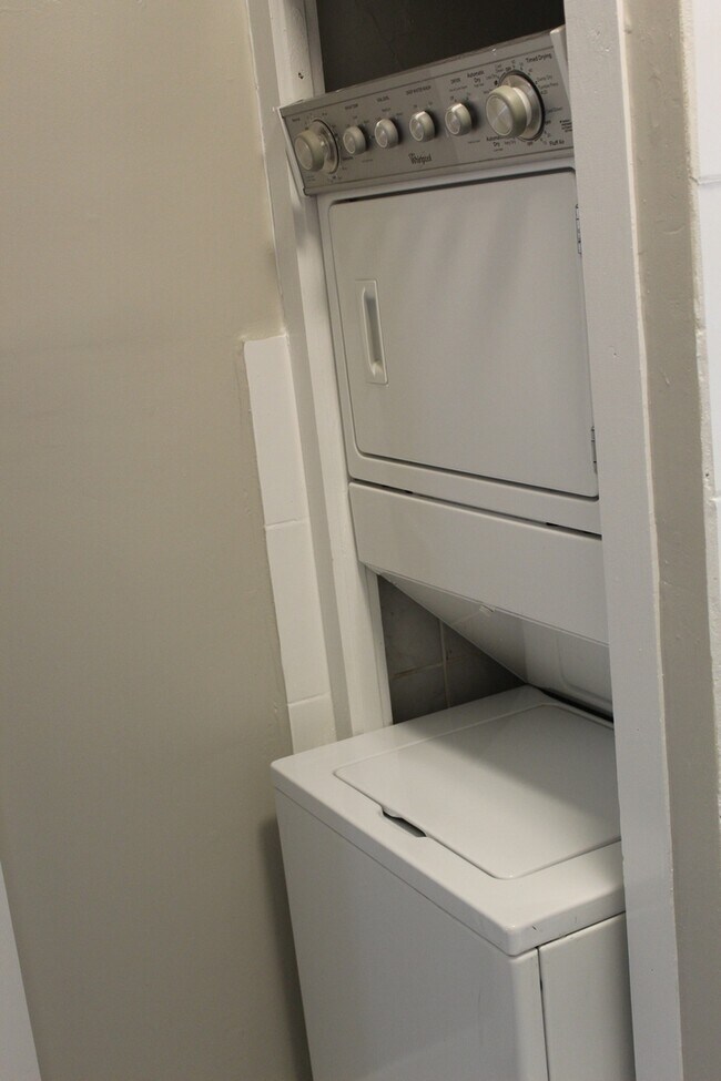 Building Photo - 5024 N Winthrop Ave