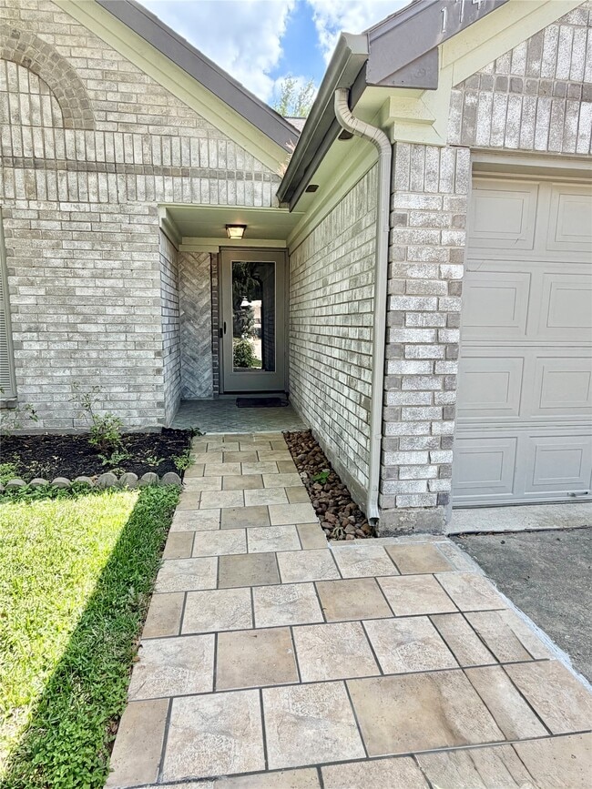 Building Photo - 17407 Chamberlain Dr