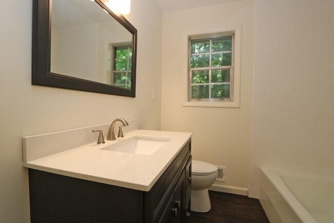 Building Photo - 4215 Fawn Ln SE