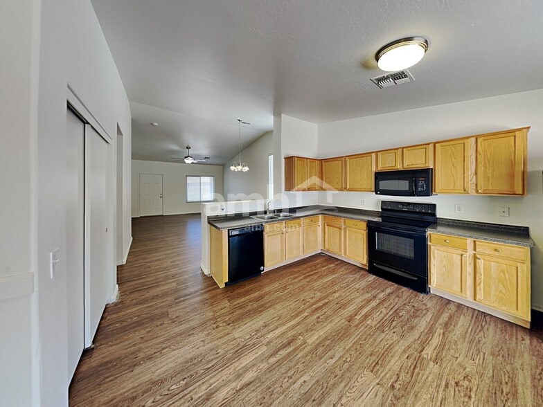 Building Photo - 69 E Coral Bean Dr