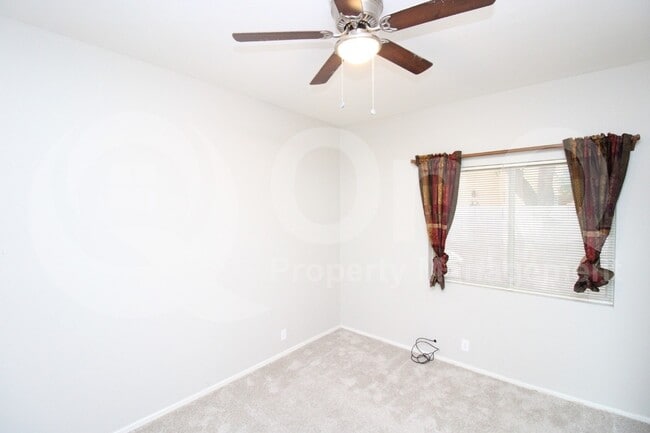 Building Photo - 5997 W Aurora Dr