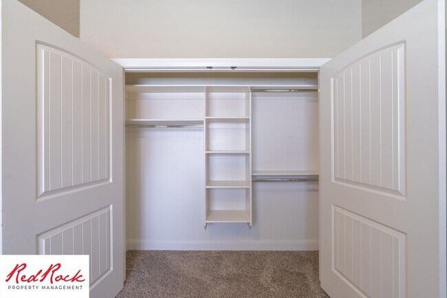 Building Photo - Modern 4 Bedroom Townhome Near Pools, Parks & Pickleball!