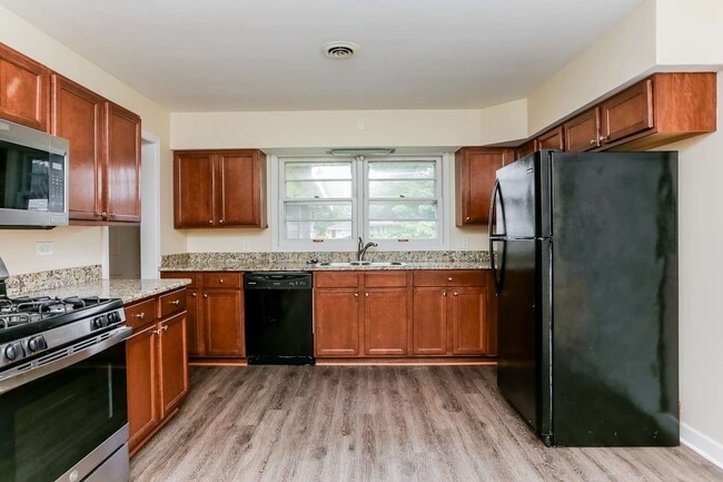 Building Photo - 1407 Highland Ave
