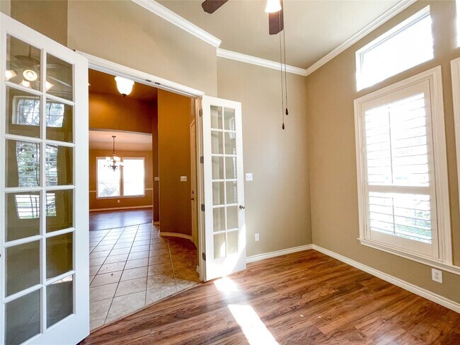 Building Photo - 2605 Tumbling River Dr