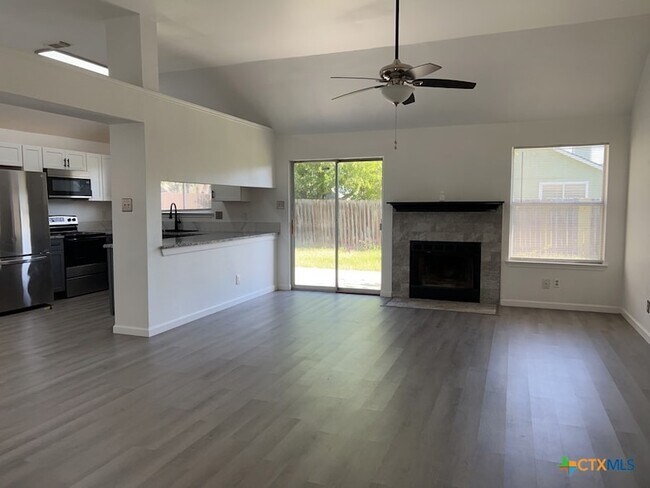 Building Photo - 2503 Armadillo Dr