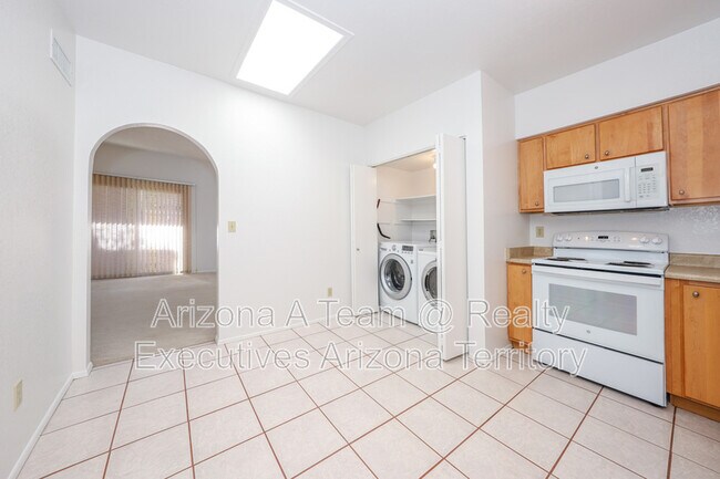 Building Photo - Rivenoak Circle-8178 E.