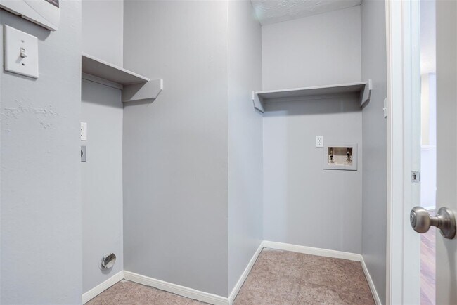 Building Photo - 3614 Lindenfield Dr