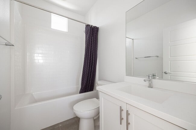 Building Photo - Spacious 4 Bedroom Townhome in the Millenia Community!