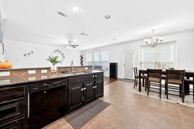 Building Photo - Well-Maintained Home in Irving – Convenient Location & Comfortable Living