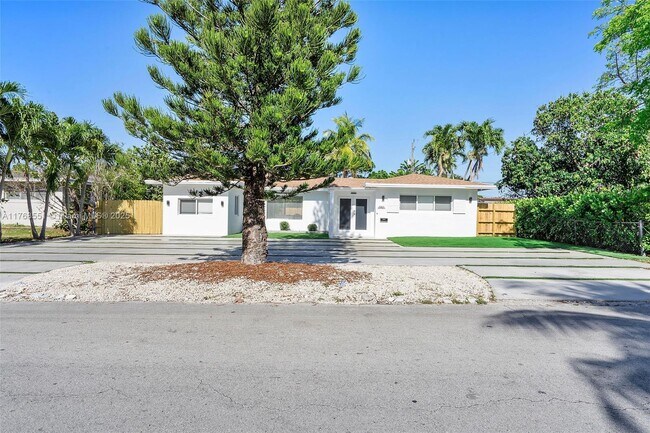 Building Photo - 10801 Peachtree Dr