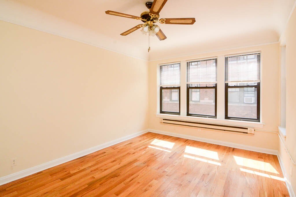 Building Photo - 4211 N Wolcott Ave