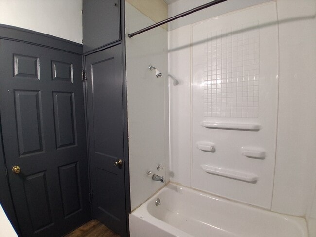 Building Photo - 9 State St N