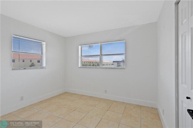 Building Photo - 1200 SW 52nd Ave