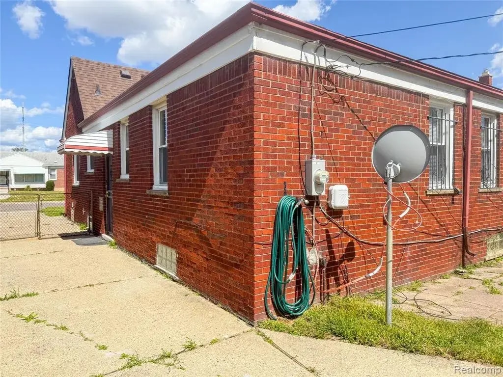Building Photo - 14036 Carlisle St