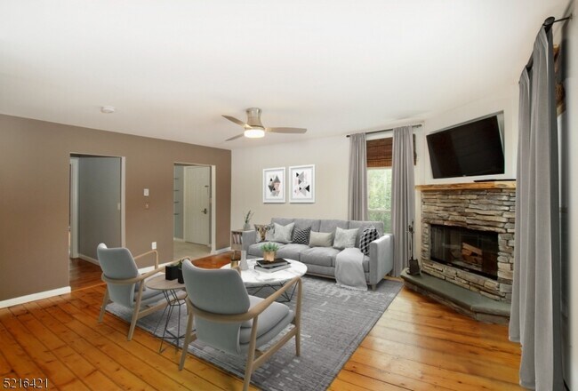 Building Photo - 117 Main St