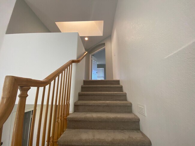 Building Photo - Stunning 4 bedroom Home with a Pool locate...